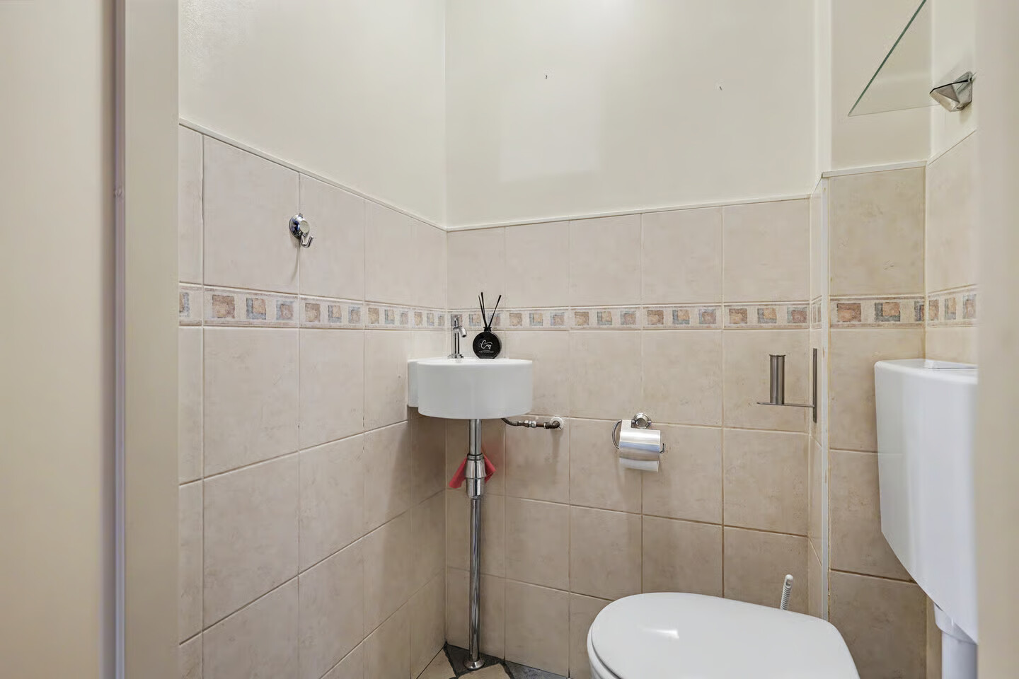 Tussenwoning te koop: Julie de Graaglaan 27, Enschede
