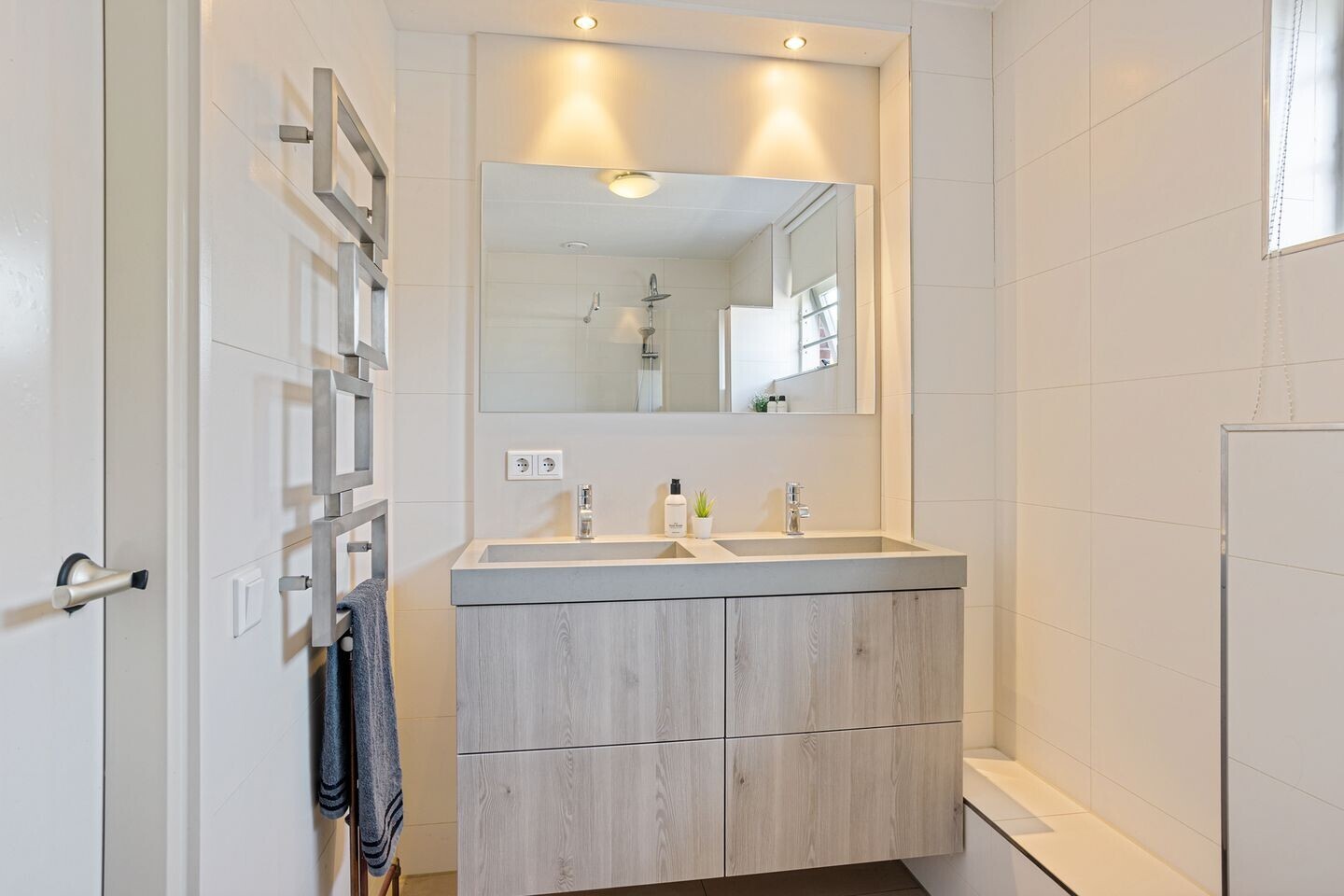 Tussenwoning te koop: Marie de Roodelaan 27, Enschede