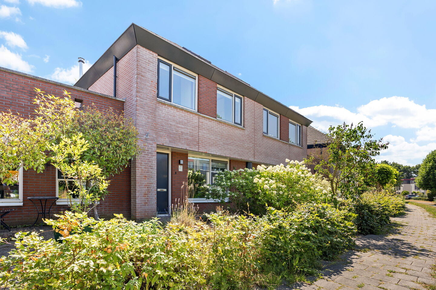 Tussenwoning te koop: Marie de Roodelaan 27, Enschede