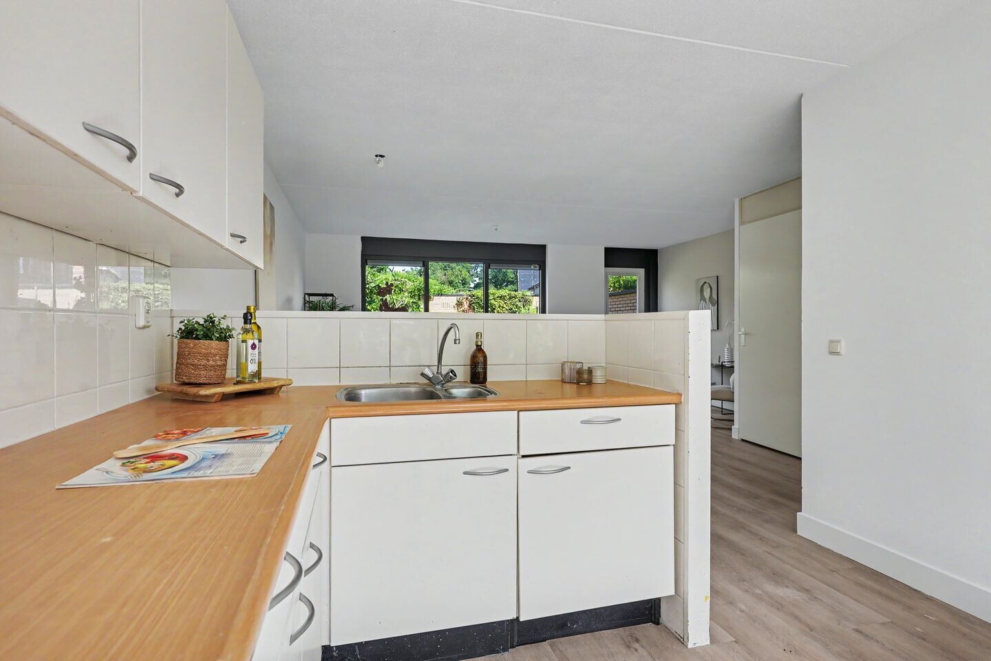 Tussenwoning te koop: Margaretha Roosenboomlaan 5, Enschede