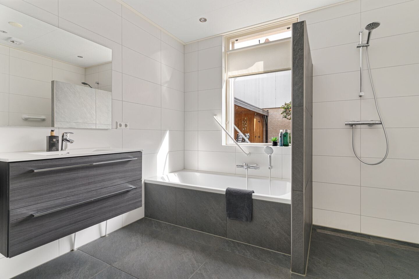 Hoekwoning te koop: Beugelhoek 26, Enschede