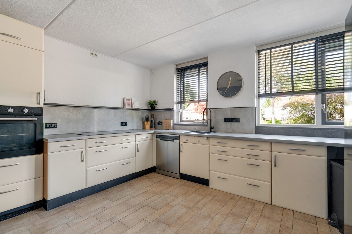 Tussenwoning te koop: Beugelhoek 23, Enschede