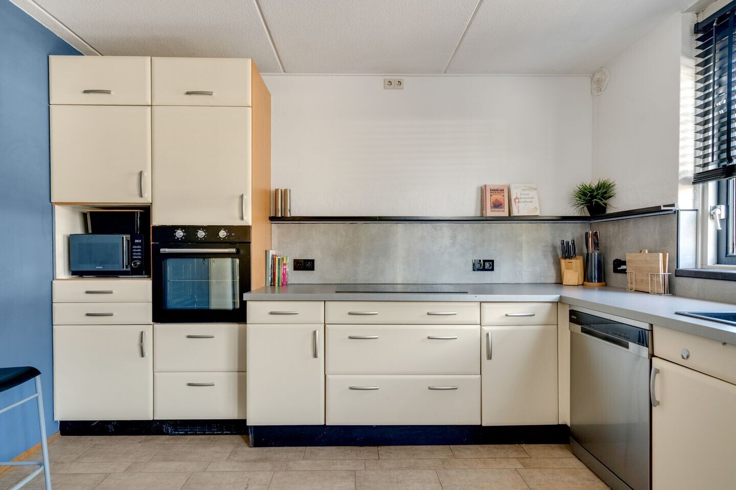 Tussenwoning te koop: Beugelhoek 23, Enschede