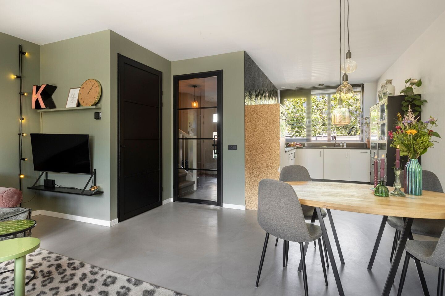 Tussenwoning te koop: Boekelose Stoomblekerij 154, Enschede