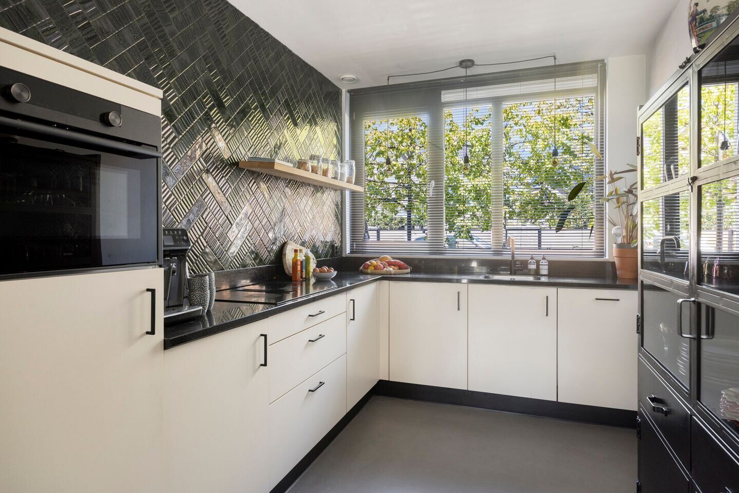 Tussenwoning te koop: Boekelose Stoomblekerij 154, Enschede