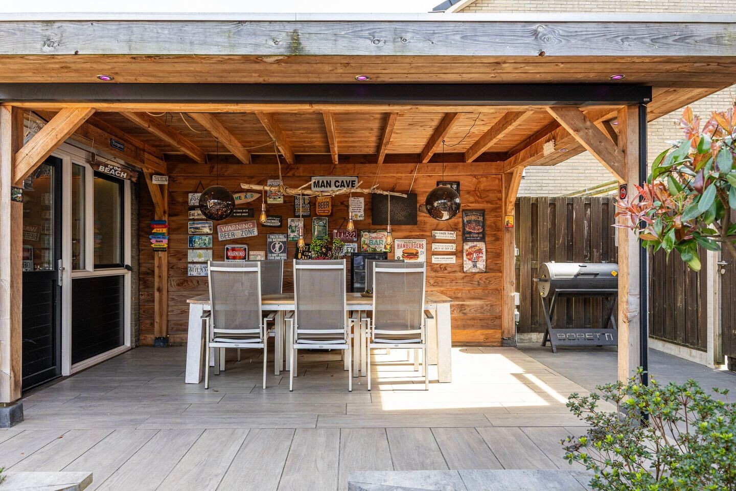 Hoekwoning te koop: Johanna van Burenstraat 14, Hengelo