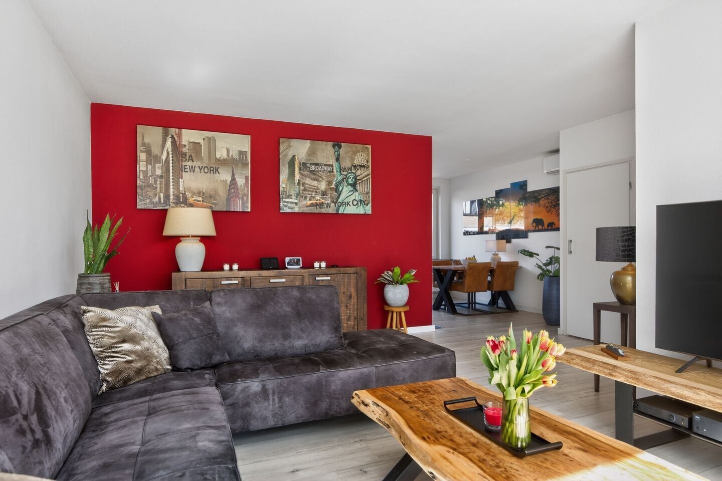 Hoekwoning te koop: Johanna van Burenstraat 14, Hengelo