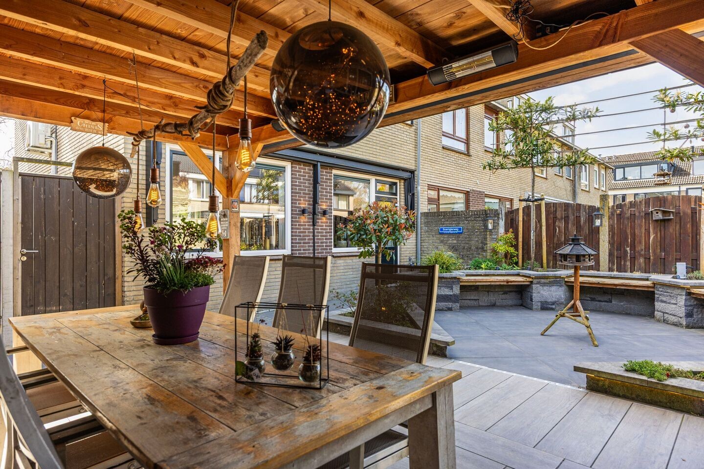 Hoekwoning te koop: Johanna van Burenstraat 14, Hengelo