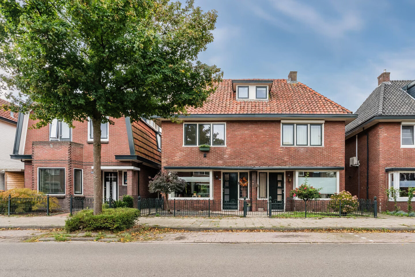 Twee-onder-één-kap te koop: Berfloweg 232, Hengelo