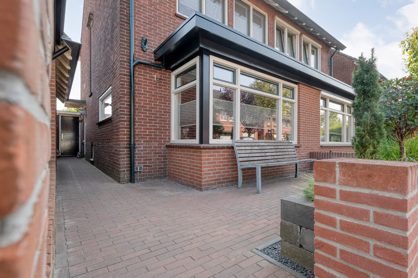 Twee-onder-één-kap te koop: Irisstraat 1, Hengelo