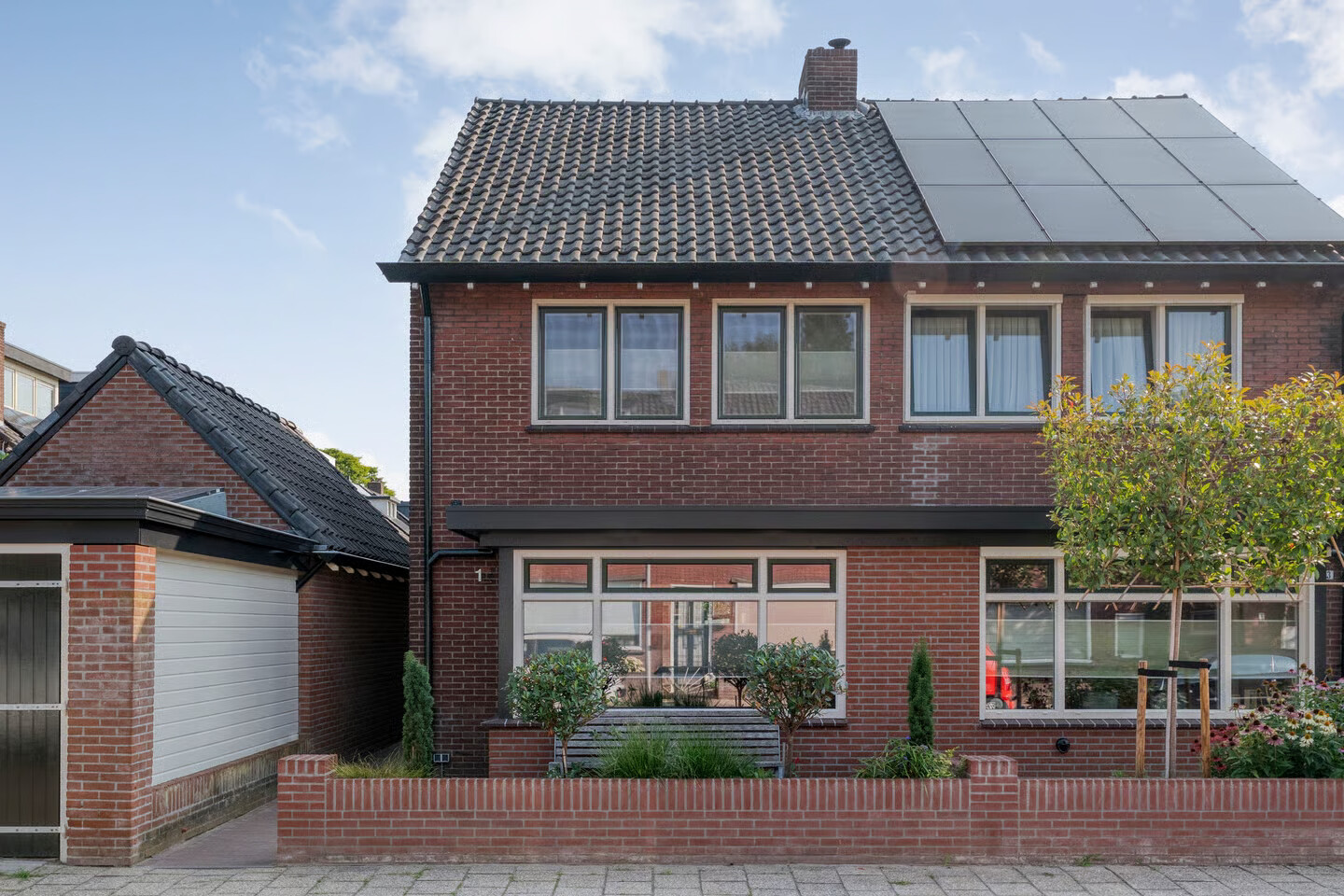 Twee-onder-één-kap te koop: Irisstraat 1, Hengelo