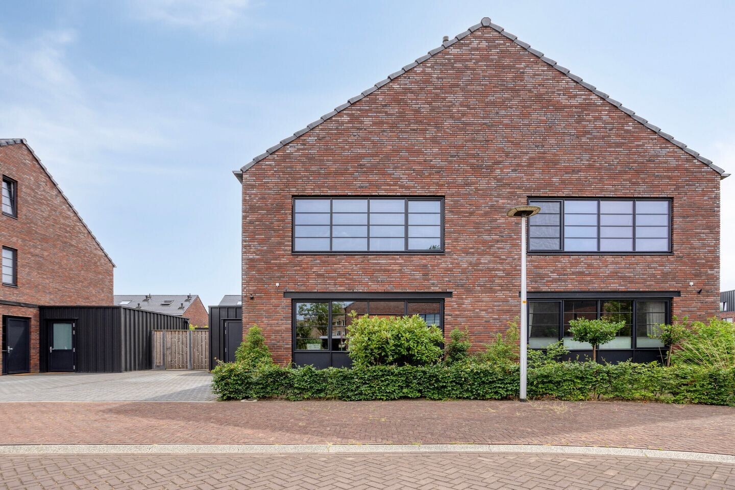 Twee-onder-één-kap te koop: M. de Witstraat 23, Hengelo