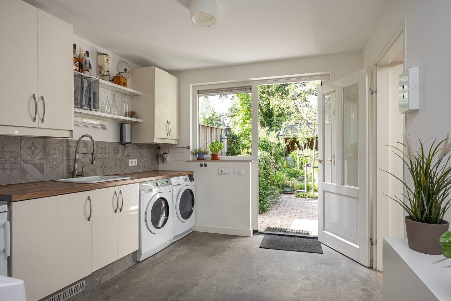 Tussenwoning te koop: Delhezstraat 19, Hengelo