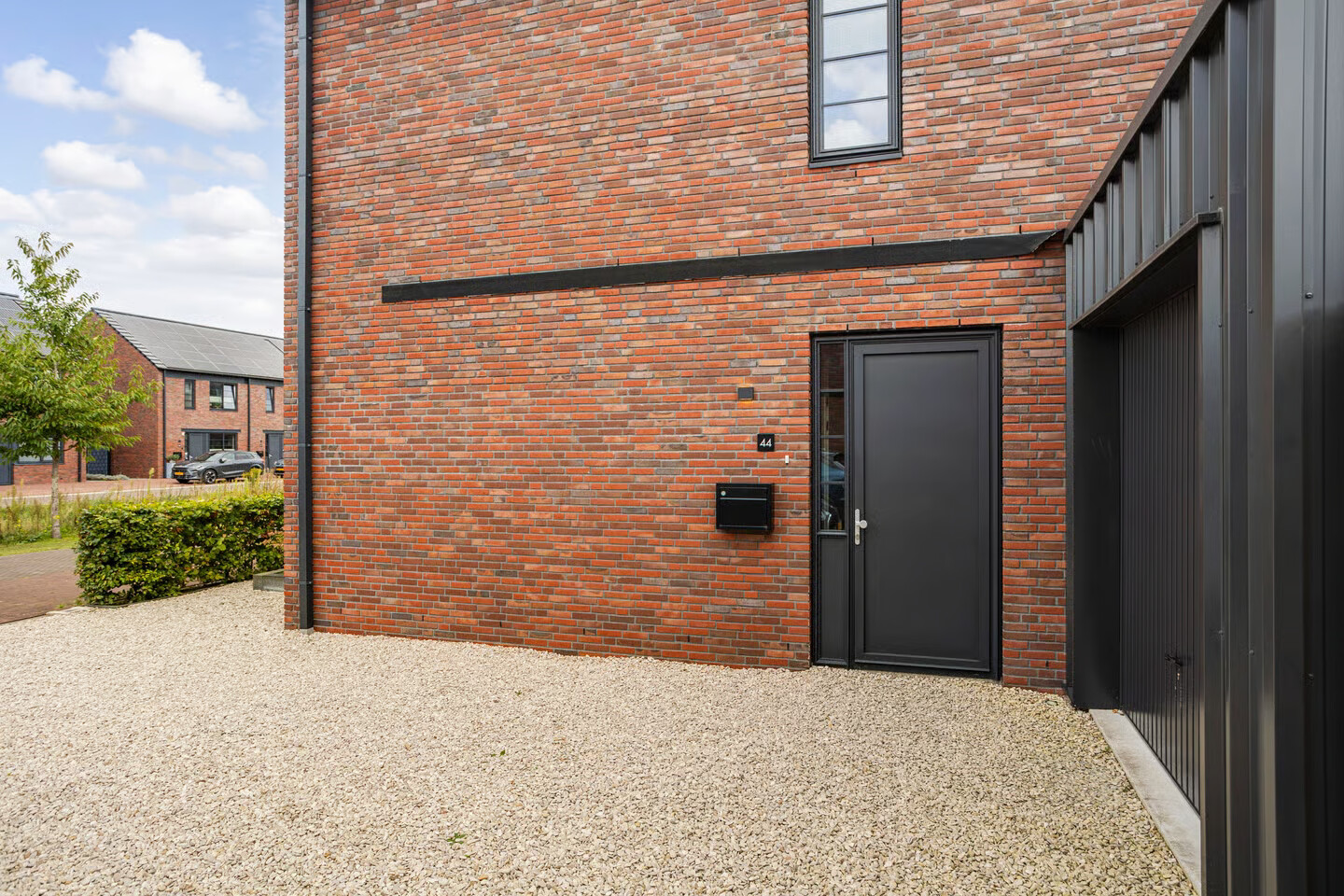 Twee-onder-één-kap te koop: R.A. de Monchystraat 44, Hengelo