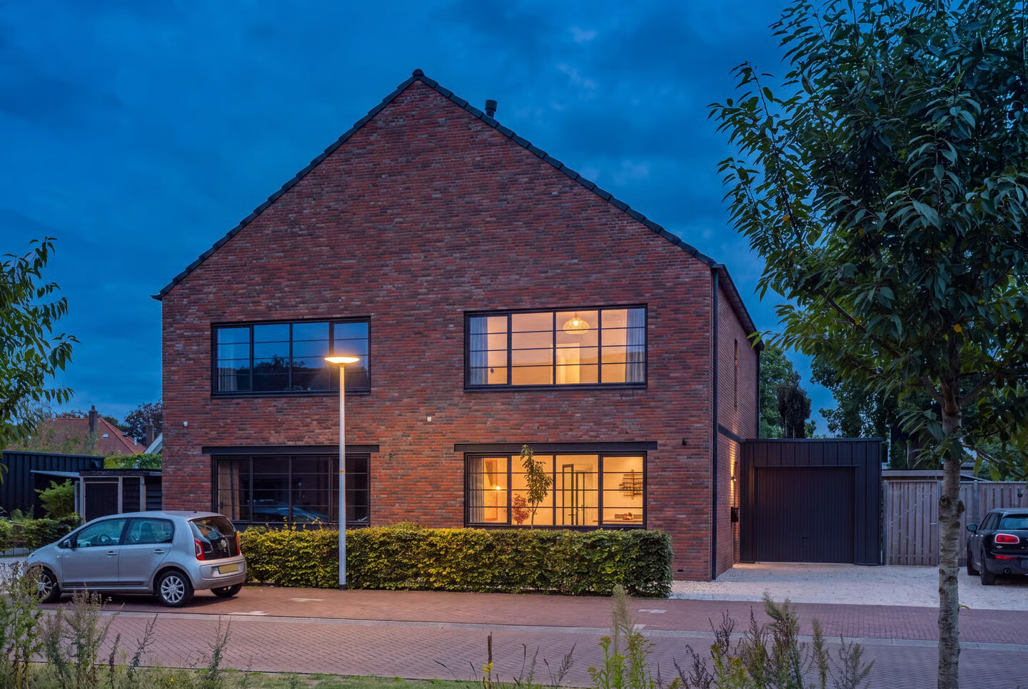 Twee-onder-één-kap te koop: R.A. de Monchystraat 44, Hengelo