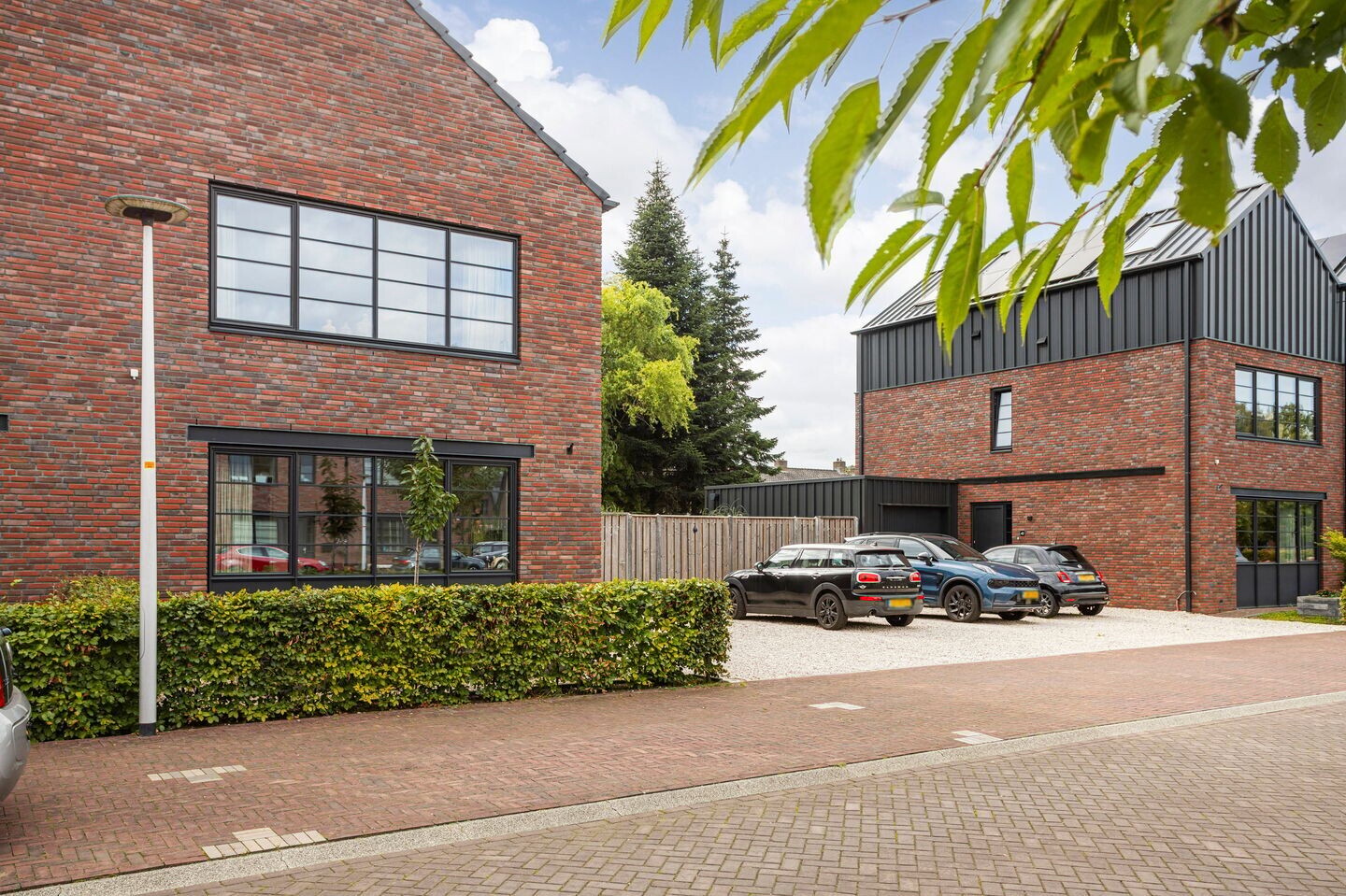 Twee-onder-één-kap te koop: R.A. de Monchystraat 44, Hengelo