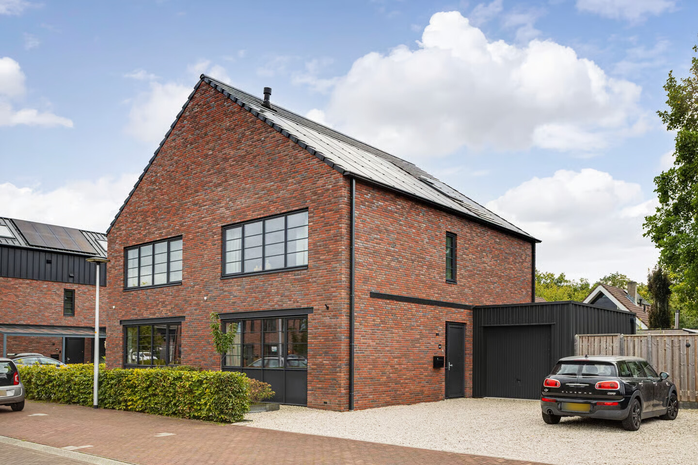 Twee-onder-één-kap te koop: R.A. de Monchystraat 44, Hengelo