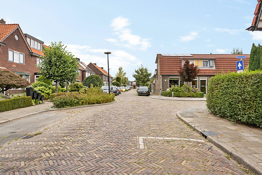 Twee-onder-één-kap te koop: Abelenstraat 24, Hengelo