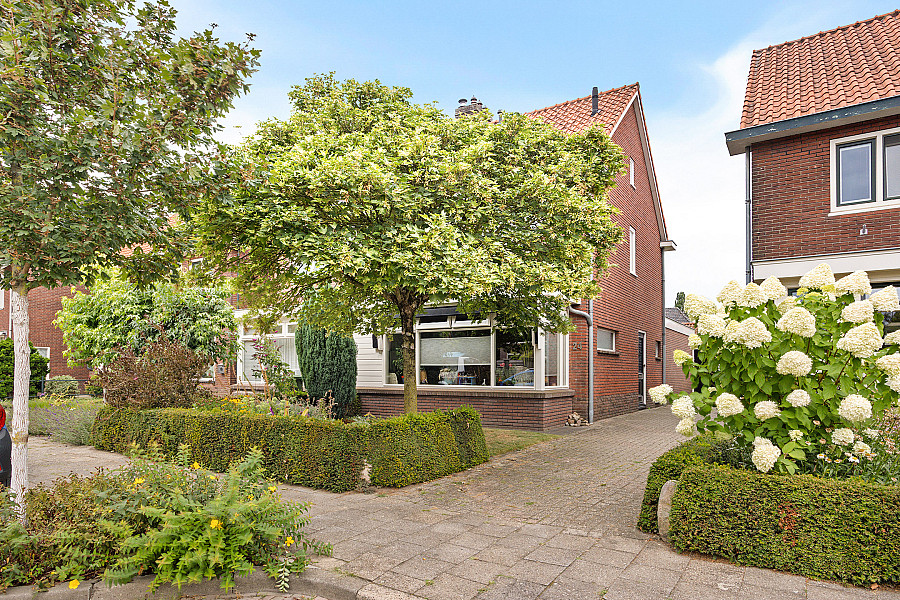 Twee-onder-één-kap te koop: Abelenstraat 24, Hengelo