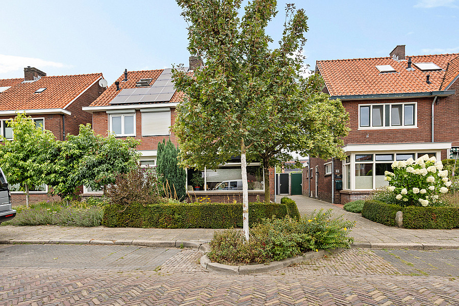 Twee-onder-één-kap te koop: Abelenstraat 24, Hengelo