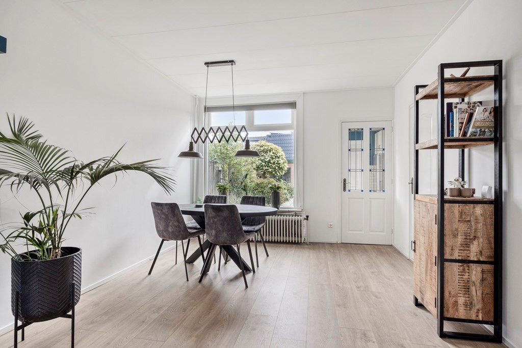 Twee-onder-één-kap te koop: Oude Bornseweg 114, Hengelo