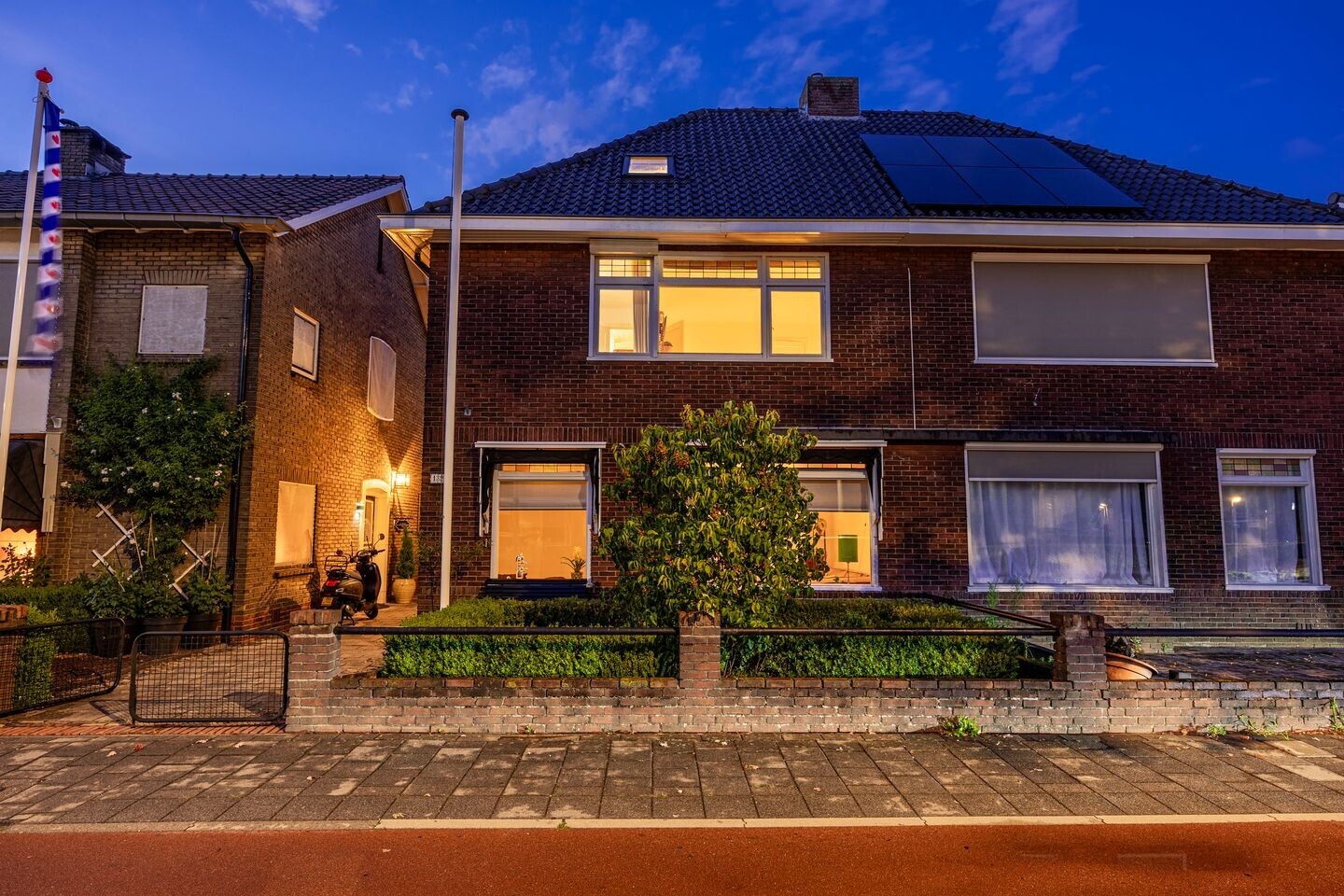 Twee-onder-één-kap te koop: Sloetsweg 132, Hengelo