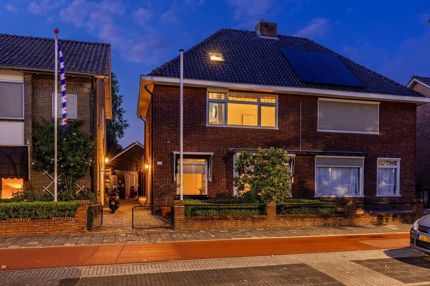 Twee-onder-één-kap te koop: Sloetsweg 132, Hengelo