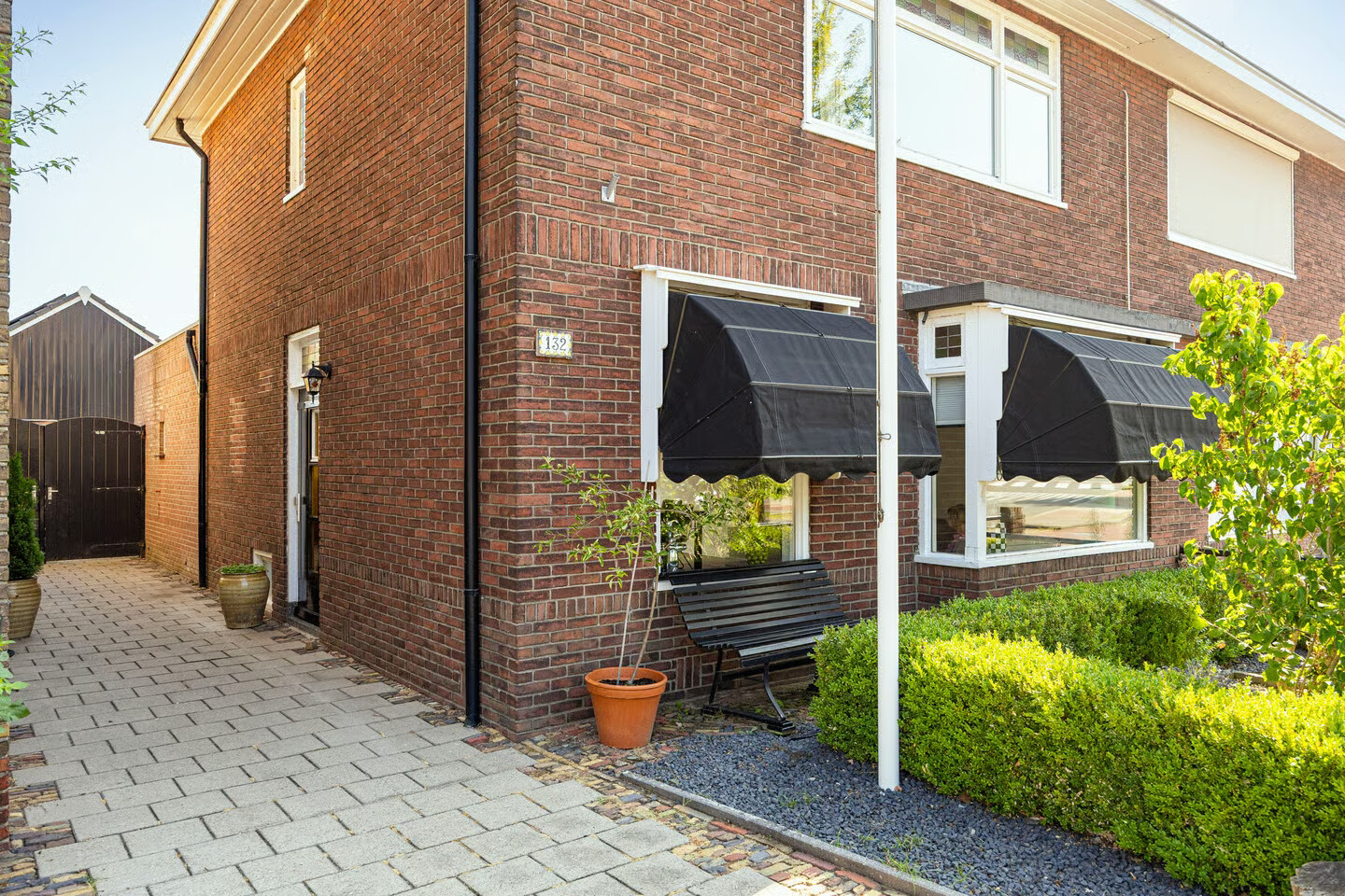 Twee-onder-één-kap te koop: Sloetsweg 132, Hengelo