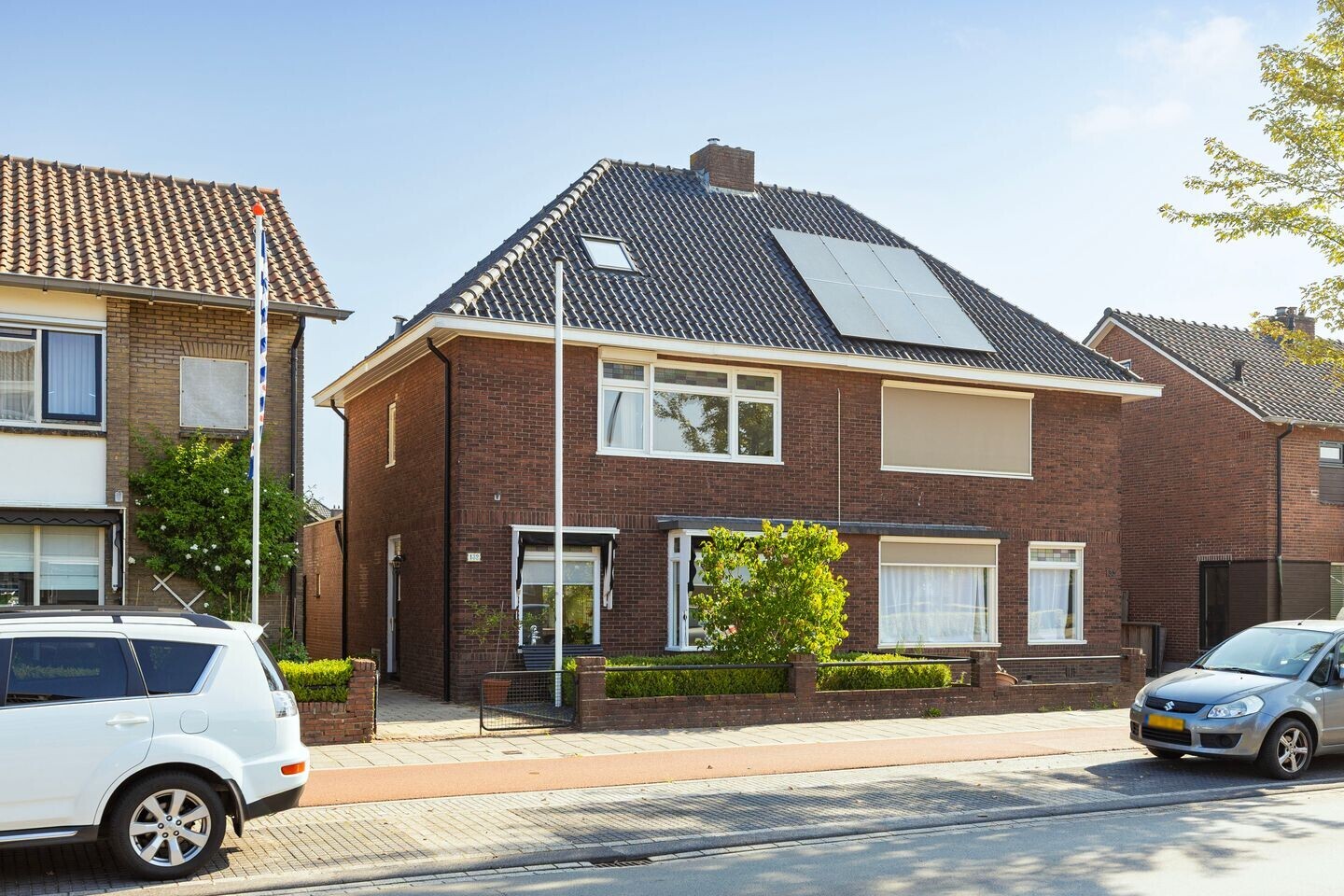 Twee-onder-één-kap te koop: Sloetsweg 132, Hengelo