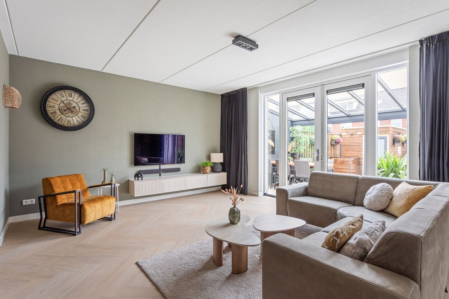 Hoekwoning te koop: Johannes Vermeerstraat 17, Hengelo