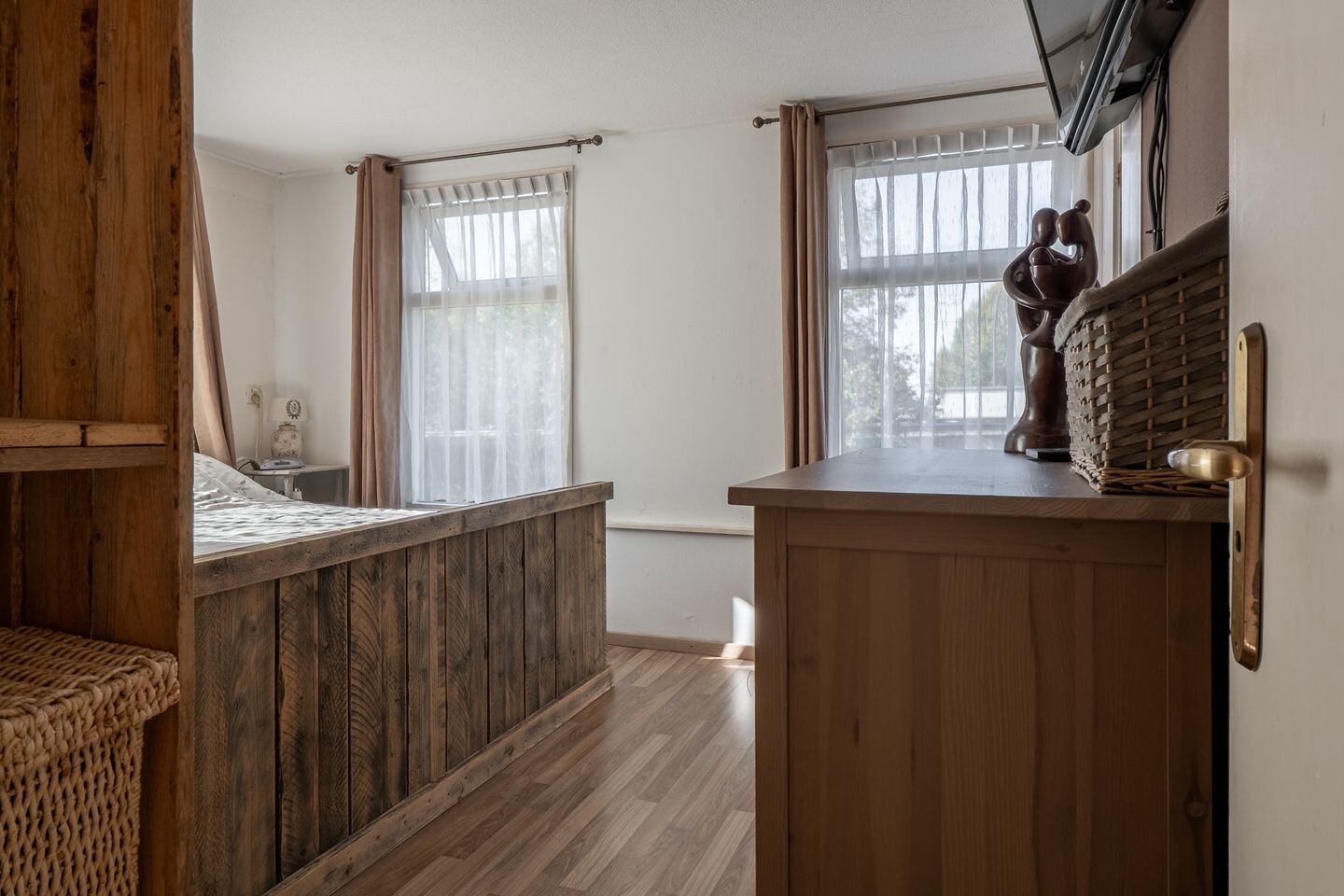 Hoekwoning te koop: Deurningerstraat 264, Hengelo