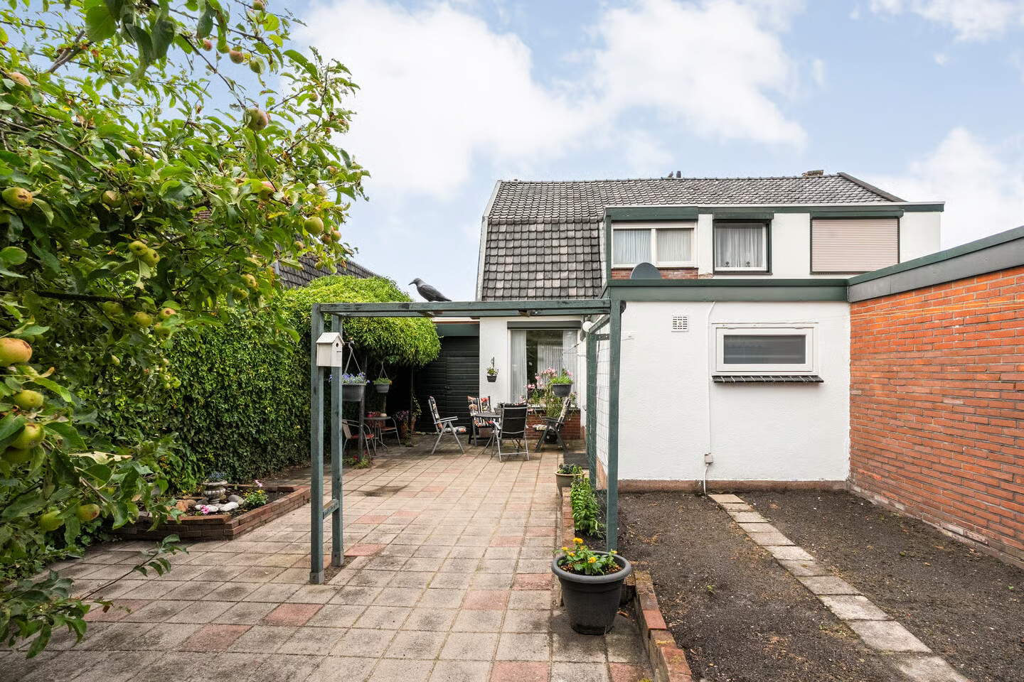 Twee-onder-één-kap te koop: Castorweg 328, Hengelo