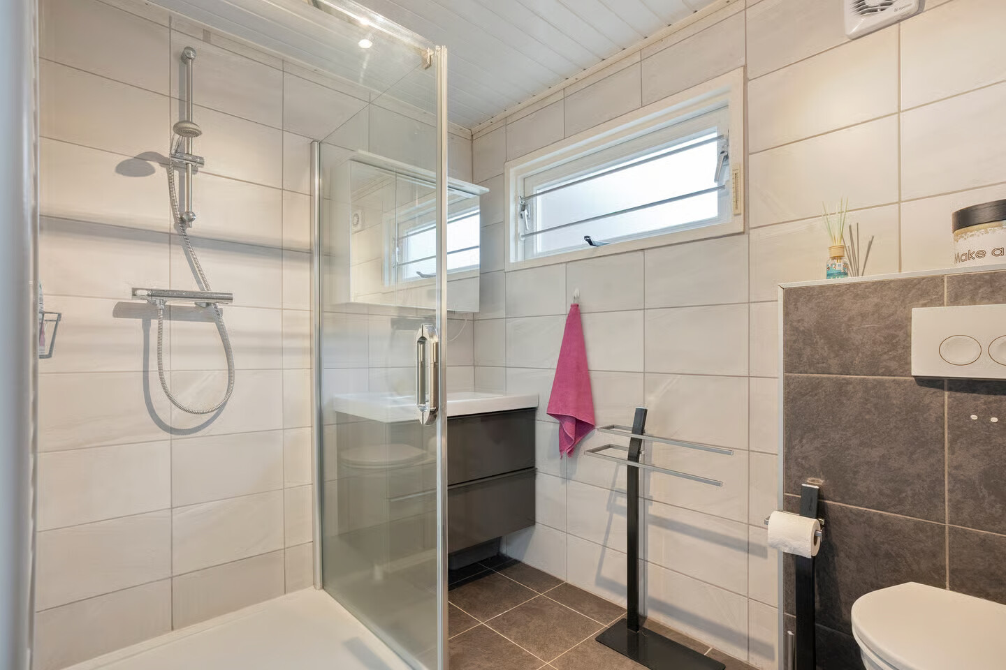 Twee-onder-één-kap te koop: Castorweg 328, Hengelo