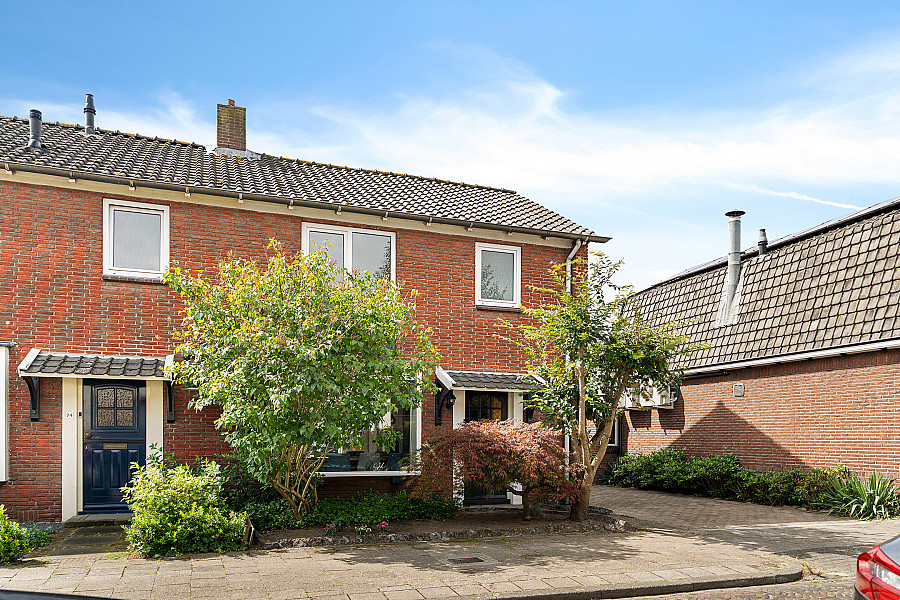 Twee-onder-één-kap te koop: Lijsterweg 72, Hengelo