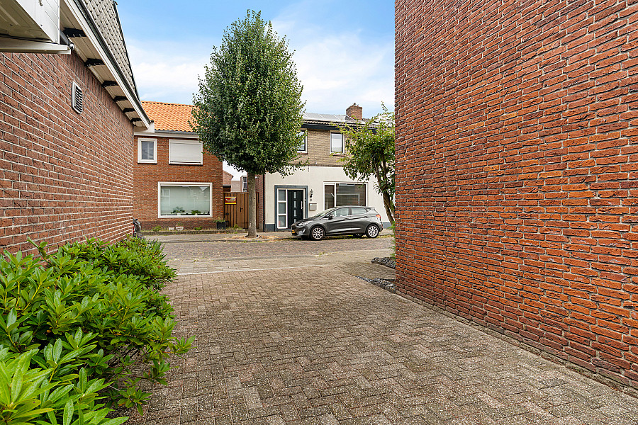 Twee-onder-één-kap te koop: Lijsterweg 72, Hengelo