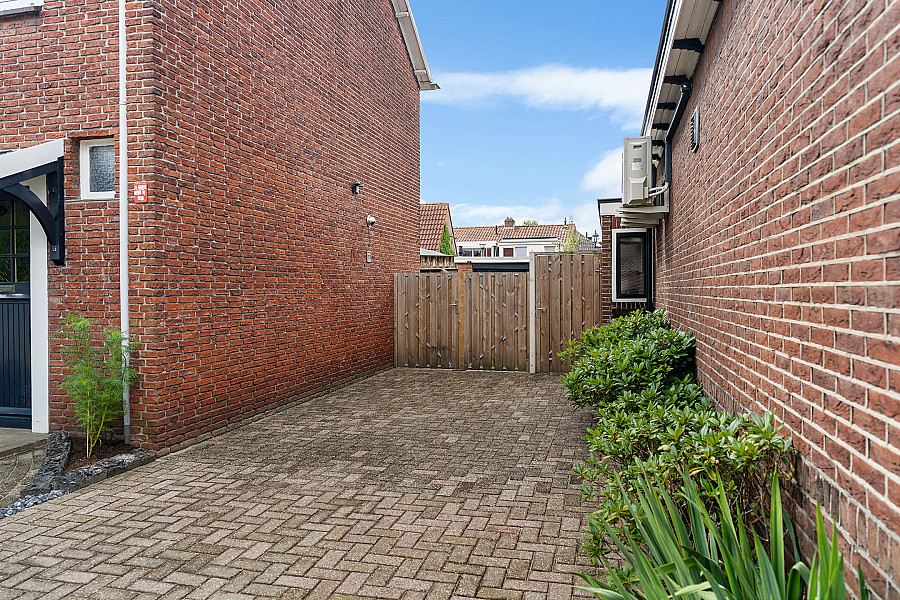 Twee-onder-één-kap te koop: Lijsterweg 72, Hengelo