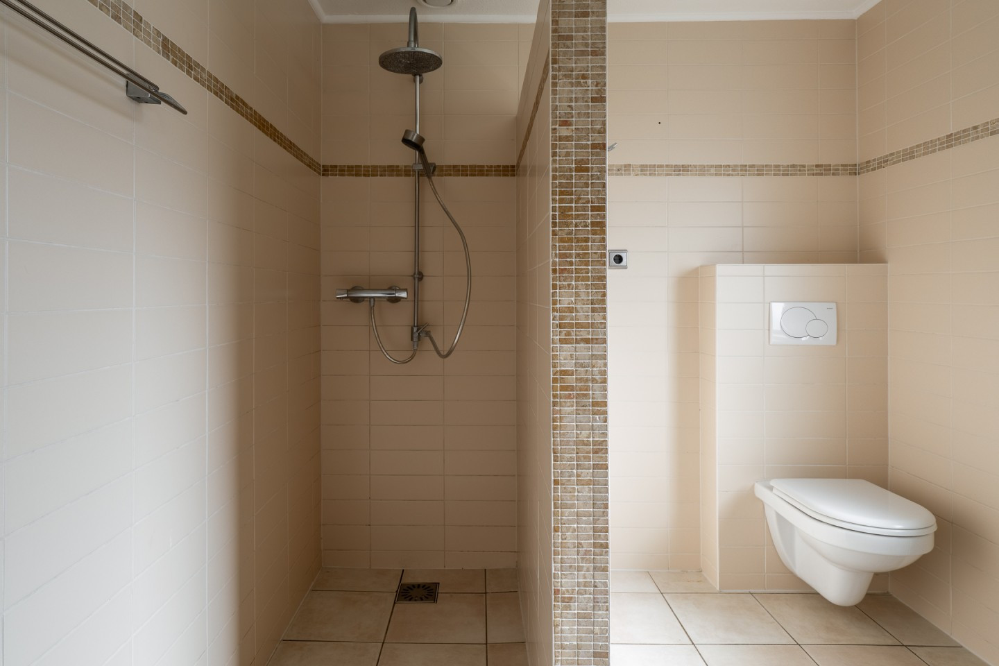 Twee-onder-één-kap te koop: Louis Bouwmeesterstraat 106, Hengelo