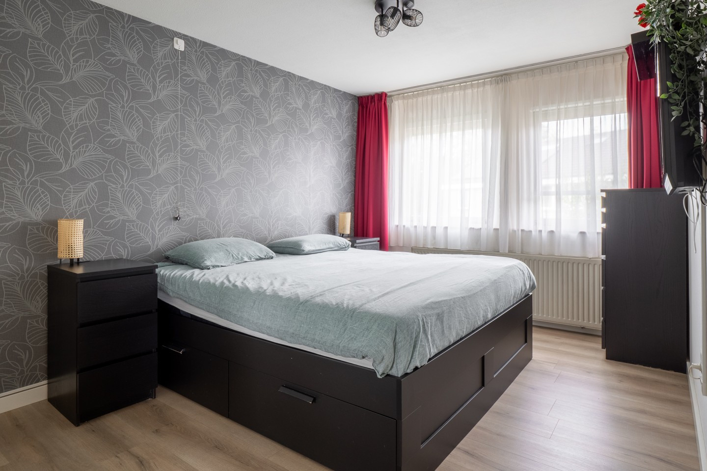 Twee-onder-één-kap te koop: Louis Bouwmeesterstraat 106, Hengelo