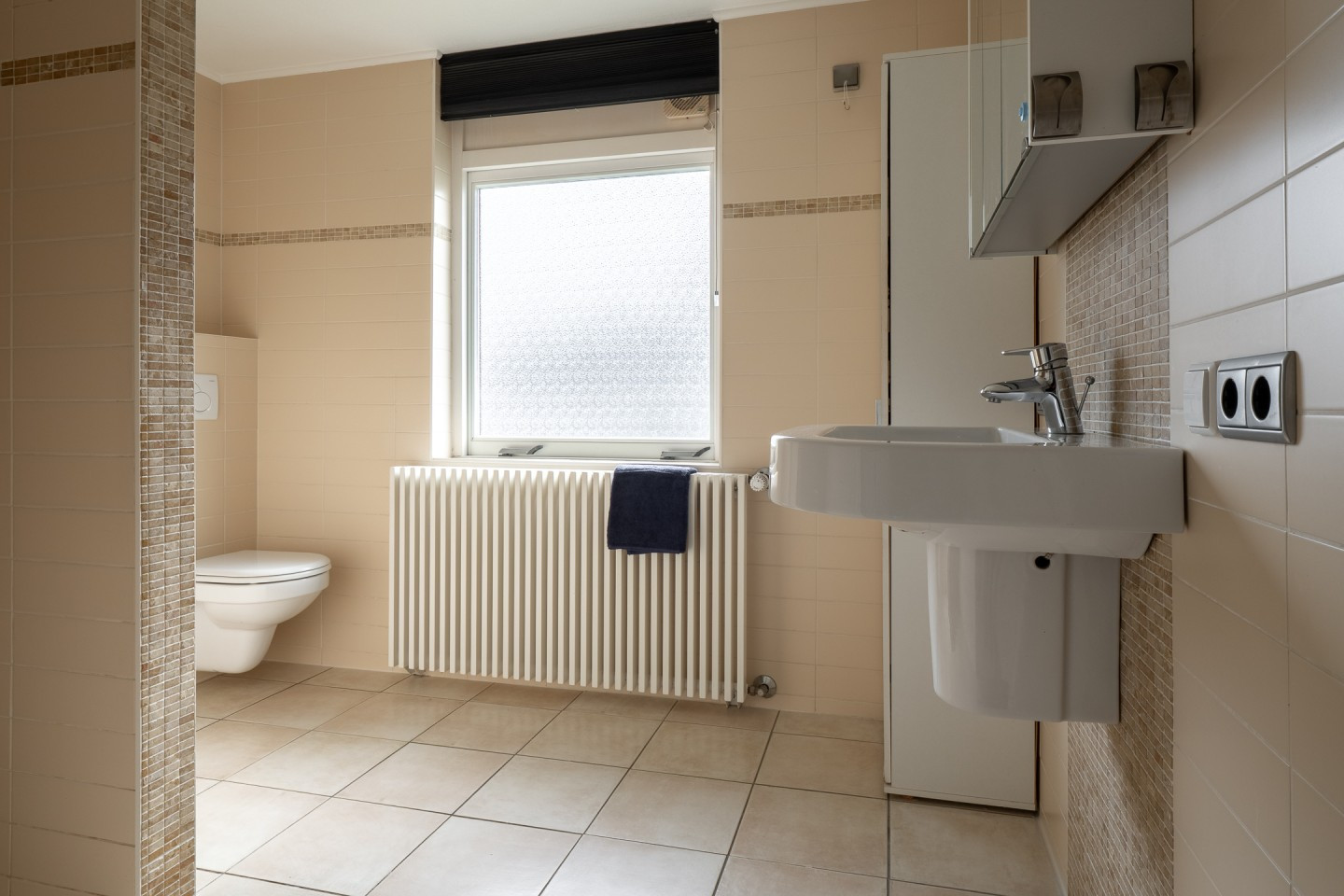 Twee-onder-één-kap te koop: Louis Bouwmeesterstraat 106, Hengelo