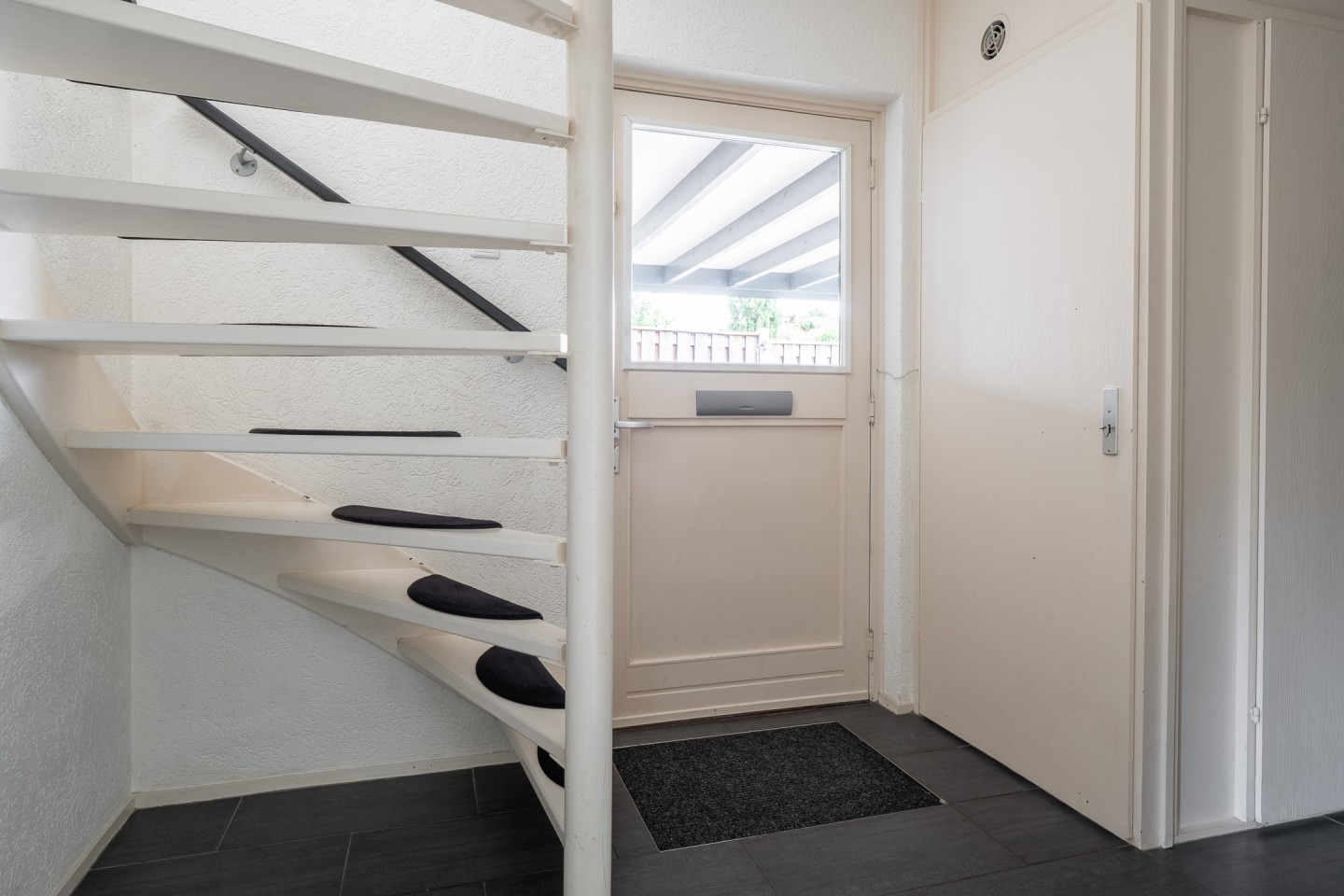 Twee-onder-één-kap te koop: Louis Bouwmeesterstraat 106, Hengelo