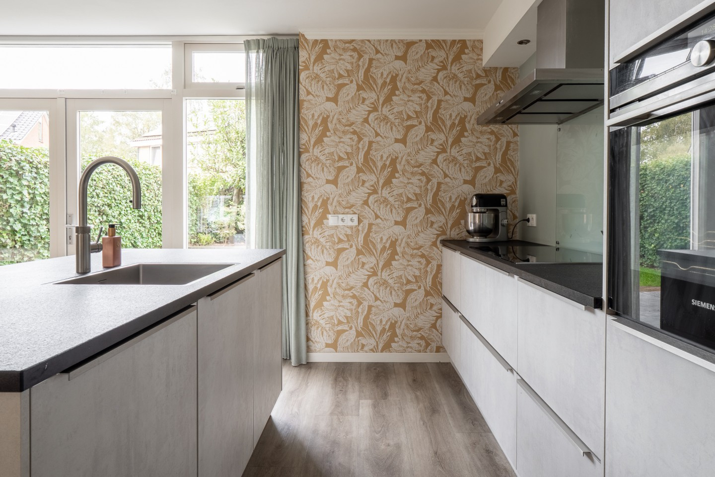 Twee-onder-één-kap te koop: Louis Bouwmeesterstraat 106, Hengelo