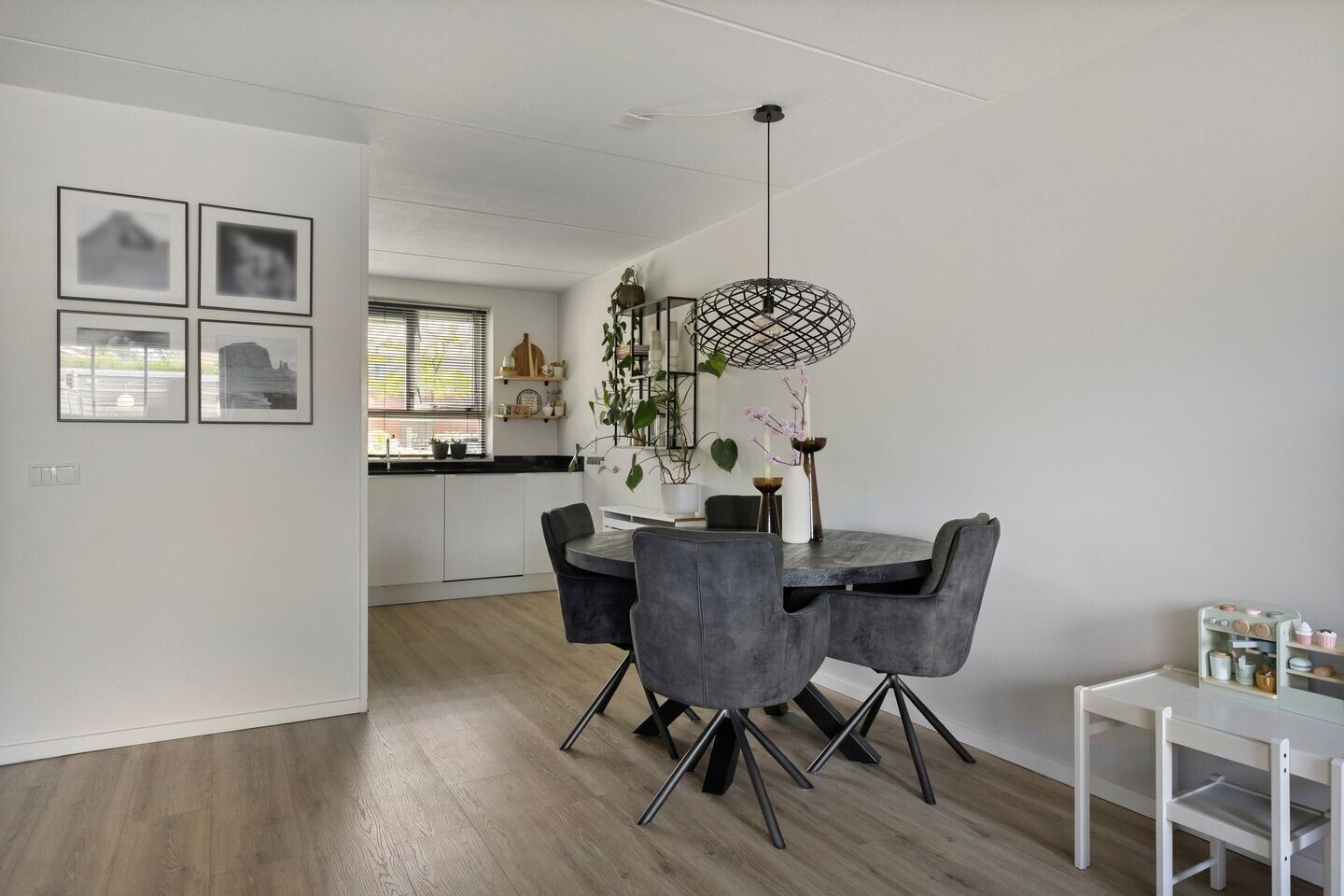 Tussenwoning te koop: Grenoblestraat 19, Hengelo