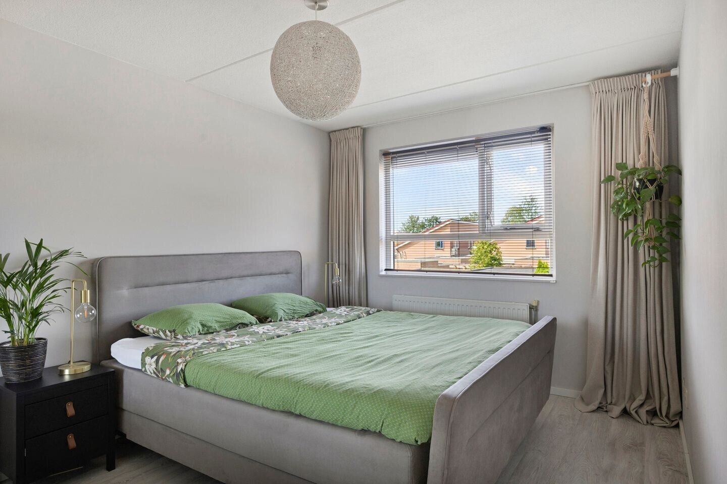 Tussenwoning te koop: Grenoblestraat 19, Hengelo