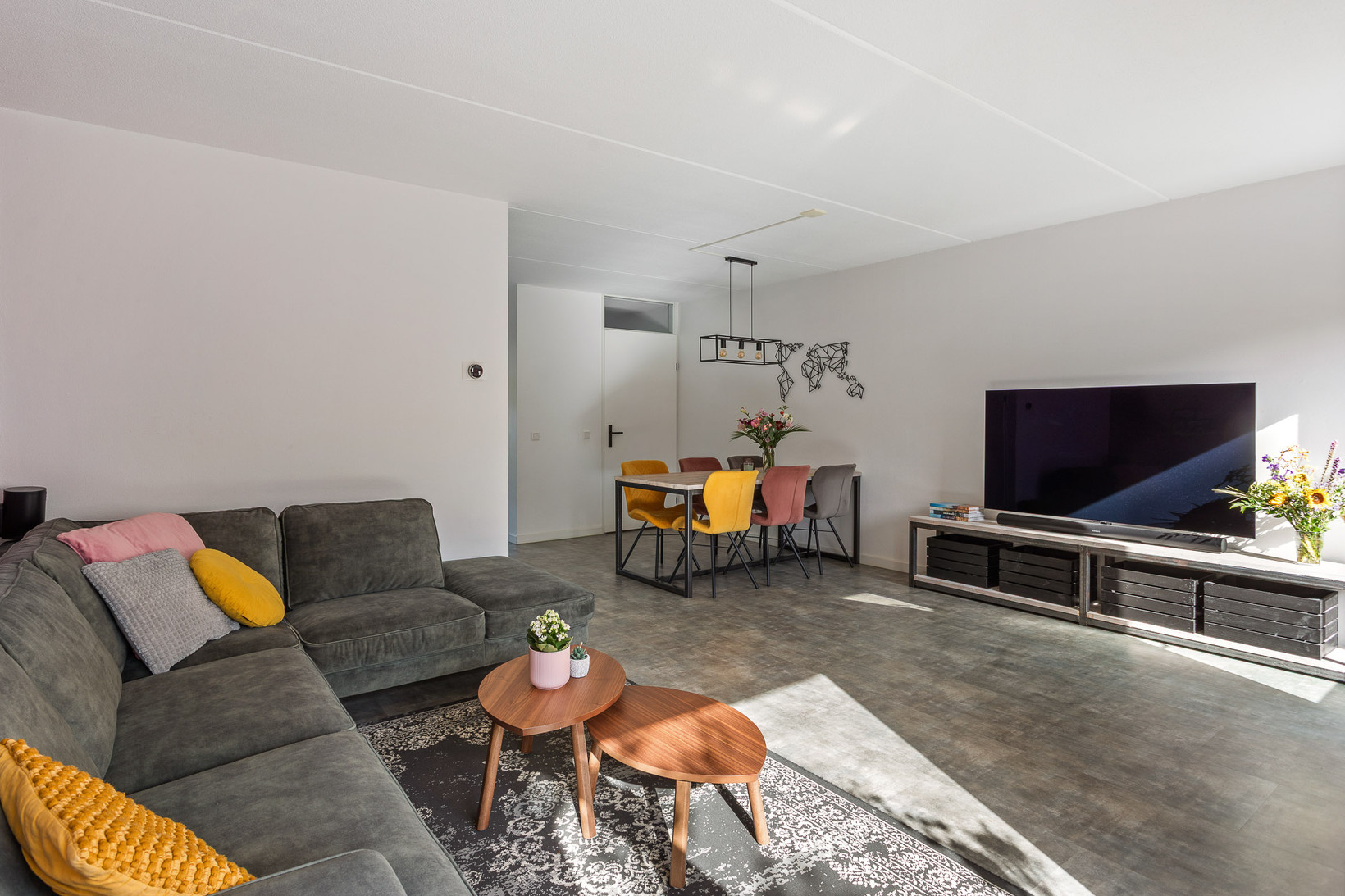 Tussenwoning te koop: Abe Lenstrastraat 7, Oldenzaal