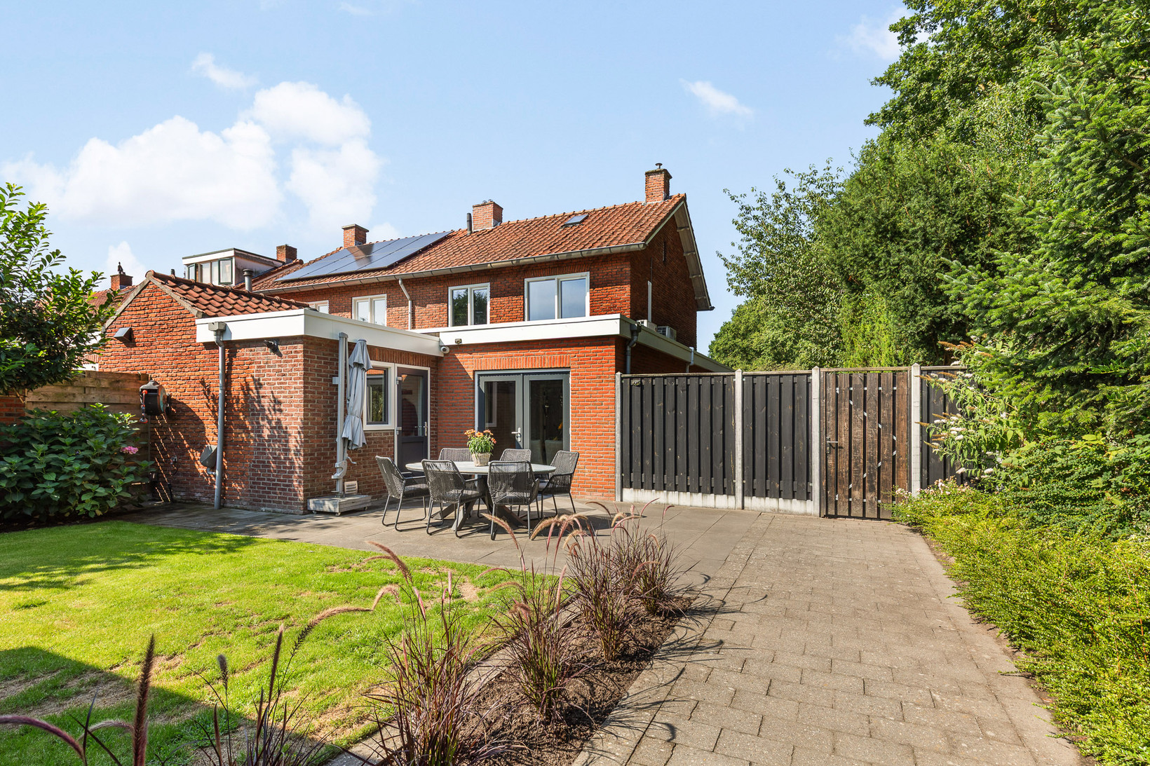 Twee-onder-één-kap te koop: Mr. Treubstraat 16, Oldenzaal