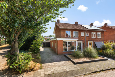 Mr. Treubstraat 16