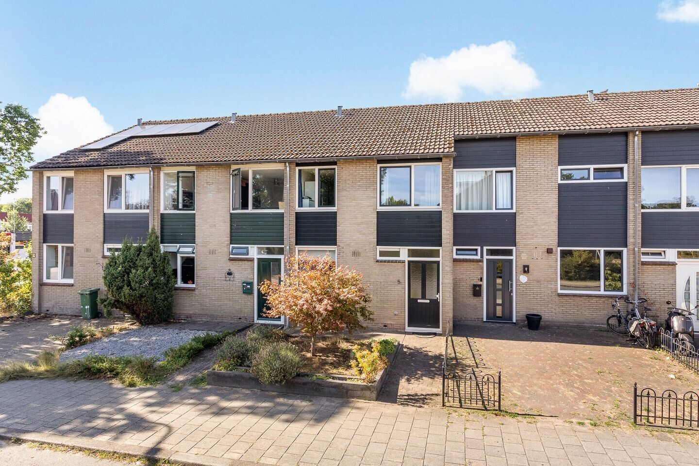 Tussenwoning te koop: Zandhorstlaan 5, Oldenzaal