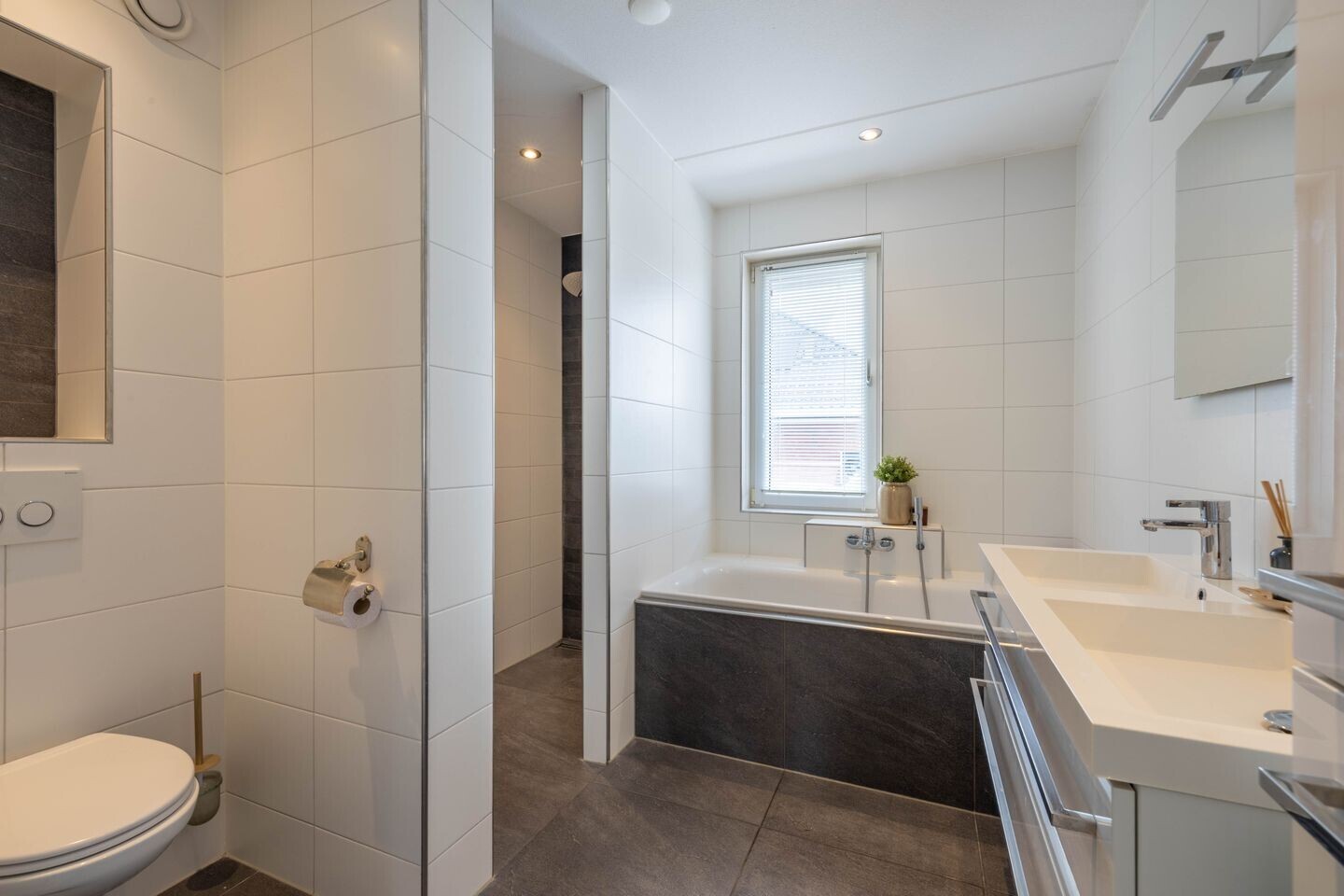 Twee-onder-één-kap te koop: Smaragdstraat 46, Almelo