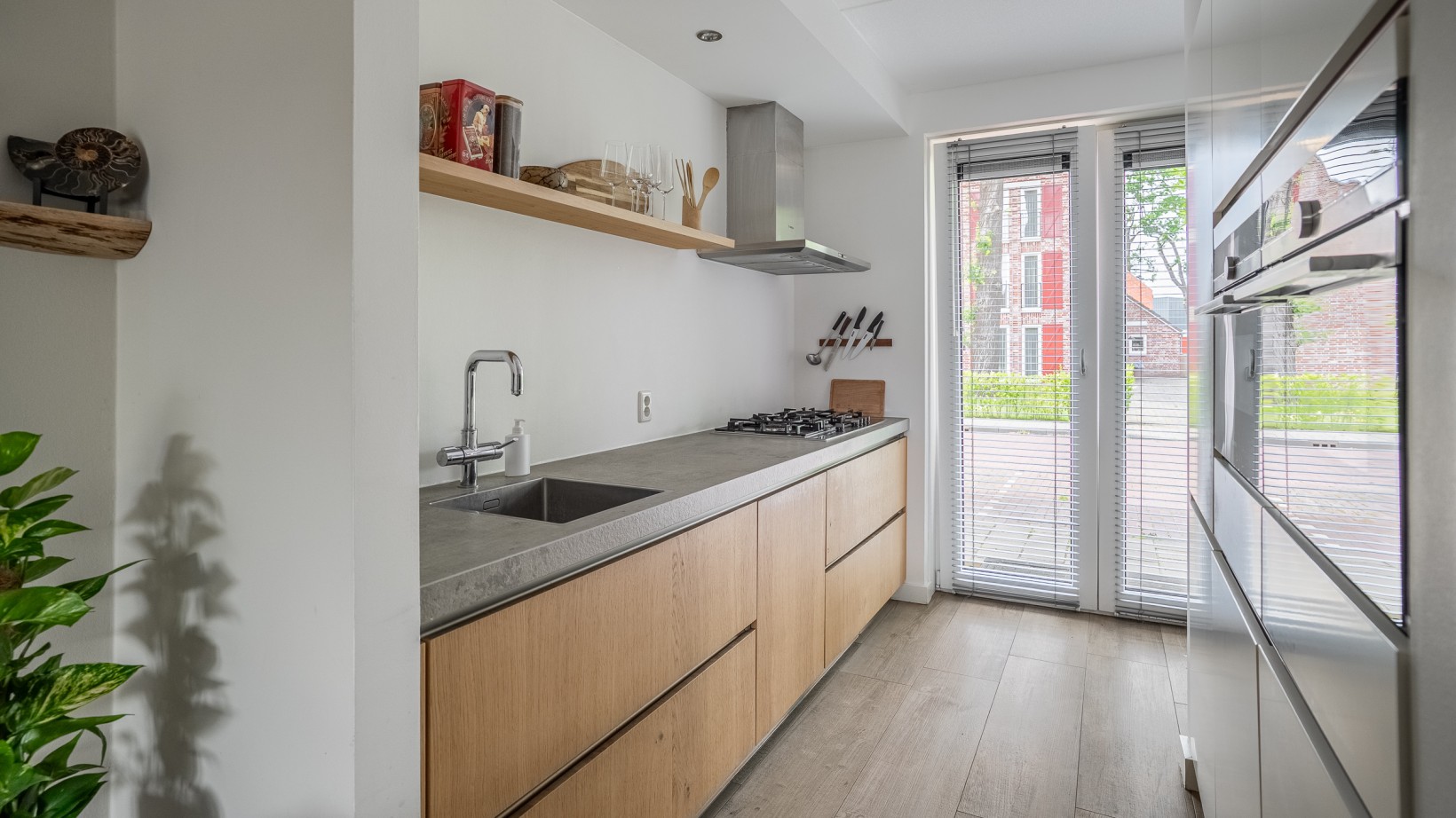 Tussenwoning te koop: Van Wulfften Palthestraat 28, Almelo