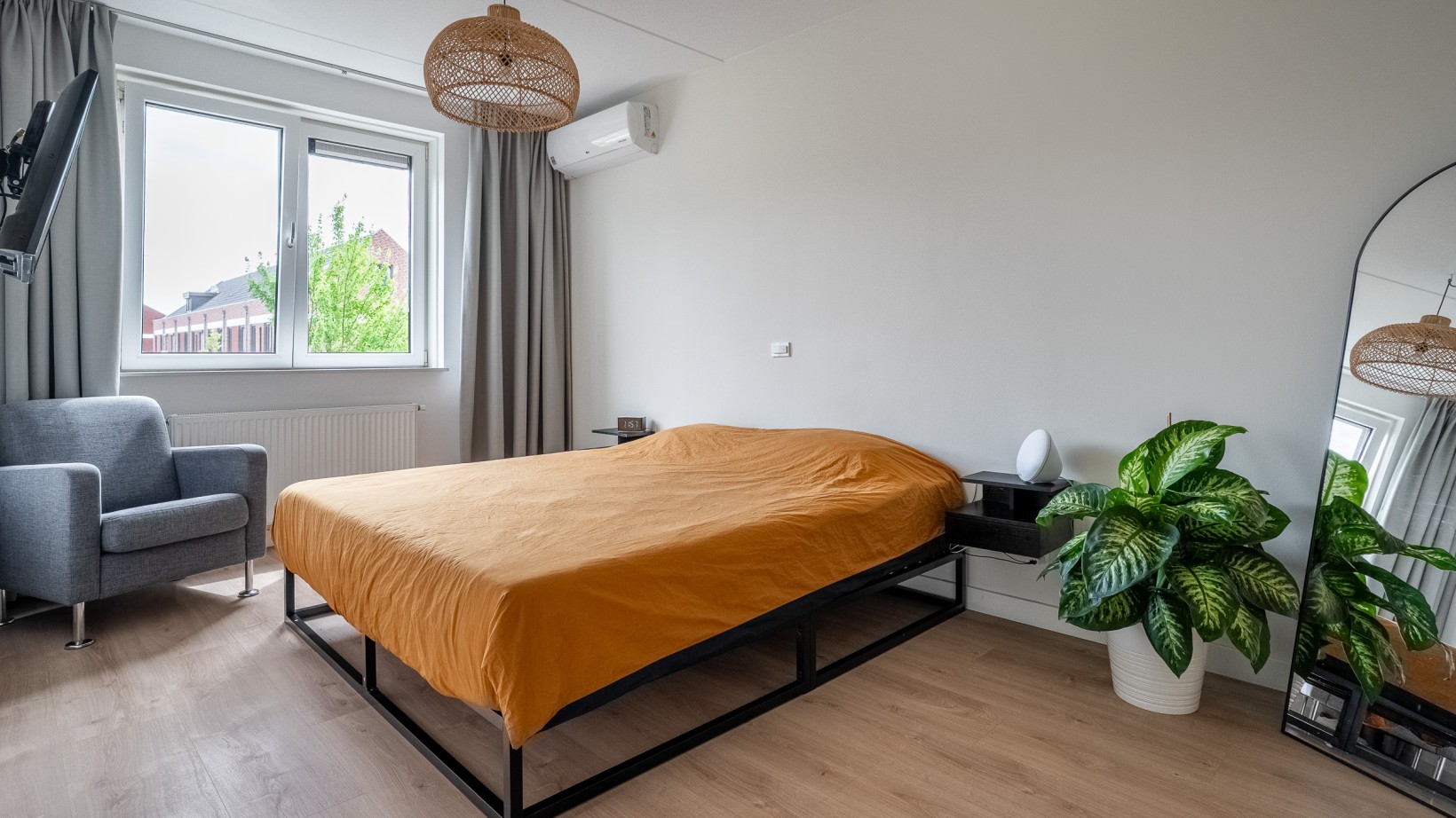 Tussenwoning te koop: Van Wulfften Palthestraat 28, Almelo